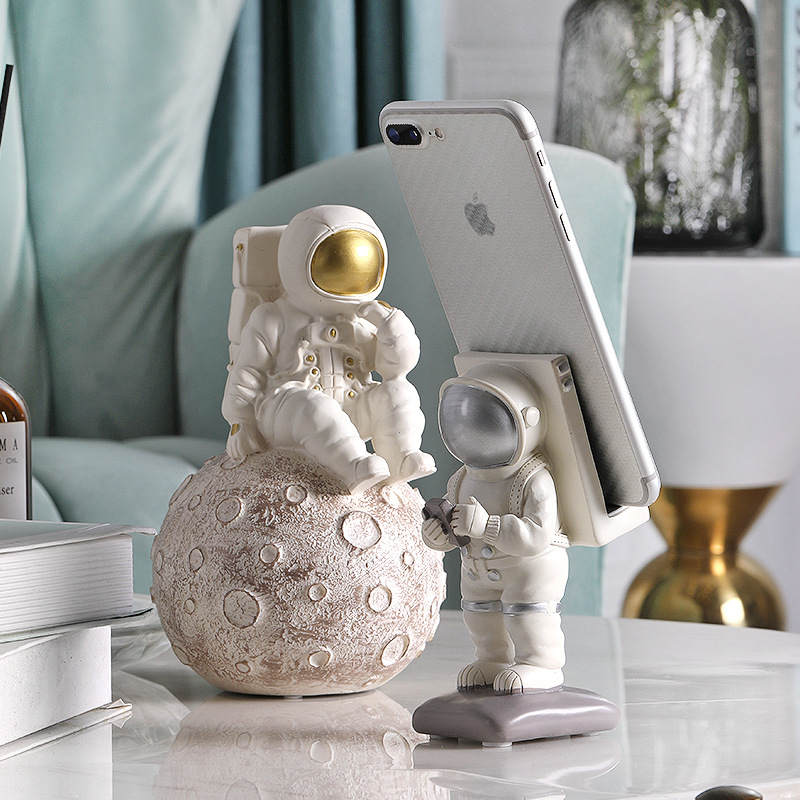 ヨーロッパスペース男フィギュア宇宙飛行士置物現代クリエイティ - Phone Accessories Europe のレビューと価格