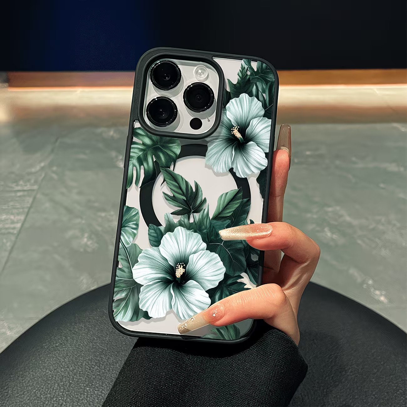 グリーンフローラルプリントのiPhoneケース iPhone - Phone Accessories Magnetic のレビューと価格