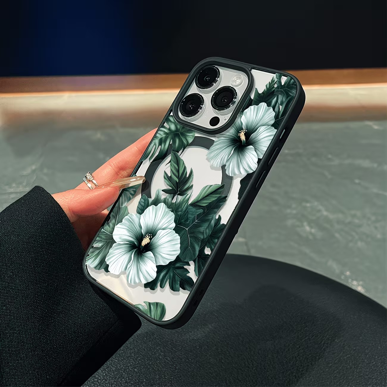 グリーンフローラルプリントのiPhoneケース iPhone - Phone Accessories Magnetic のレビューと価格